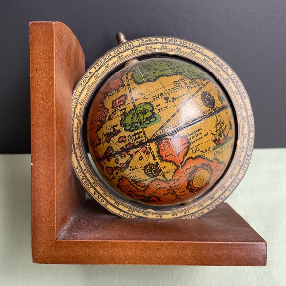 World Globe book end - wooden and hand painted - single book end - Picture 4 of 10
